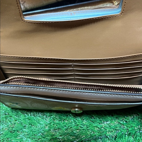 Coach Gemma Crossbody bag in Signature Canvas with a Daisy print - Picture 4 of 5